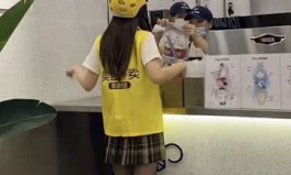 水坑外賣小姐姐,溫暖一餐背后的感人故事