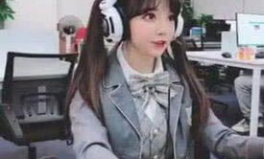 土耳其小姐姐玩絕地求生,勇闖荒島，展現(xiàn)東方魅力