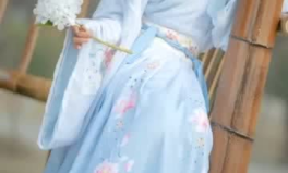 冬天穿著漢服小姐姐照片,古韻風(fēng)情映雪中